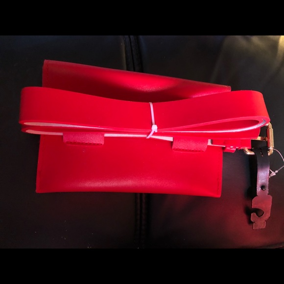 Red Fanny Pack 😍 - Picture 4 of 4